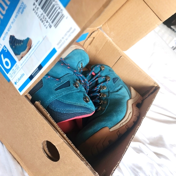 NEW Columbia 6.5 waterproof hiking boots - Picture 5 of 7